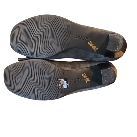 Ecco SZ 8.5 Sage Gray Suede Closed Toe Slip On Pumps Bow Accent 2.5" Heel - Picture 7 of 9